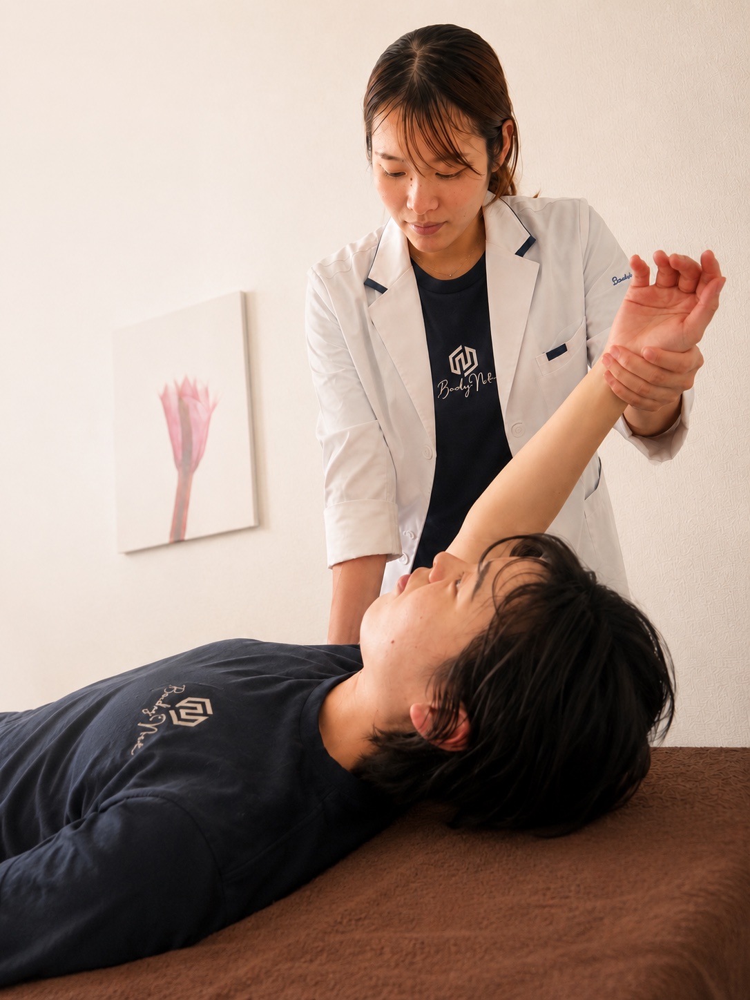 理学療法士Chisaによる肩の可動域チェック・整体施術